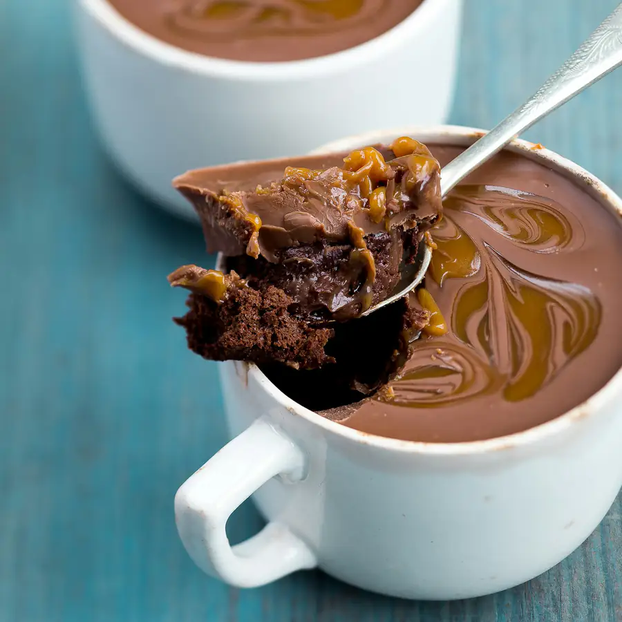 Warm chocolate cake in a cup