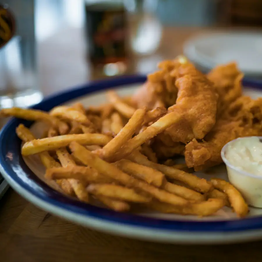 Crispy chicken strips with chips and a dip