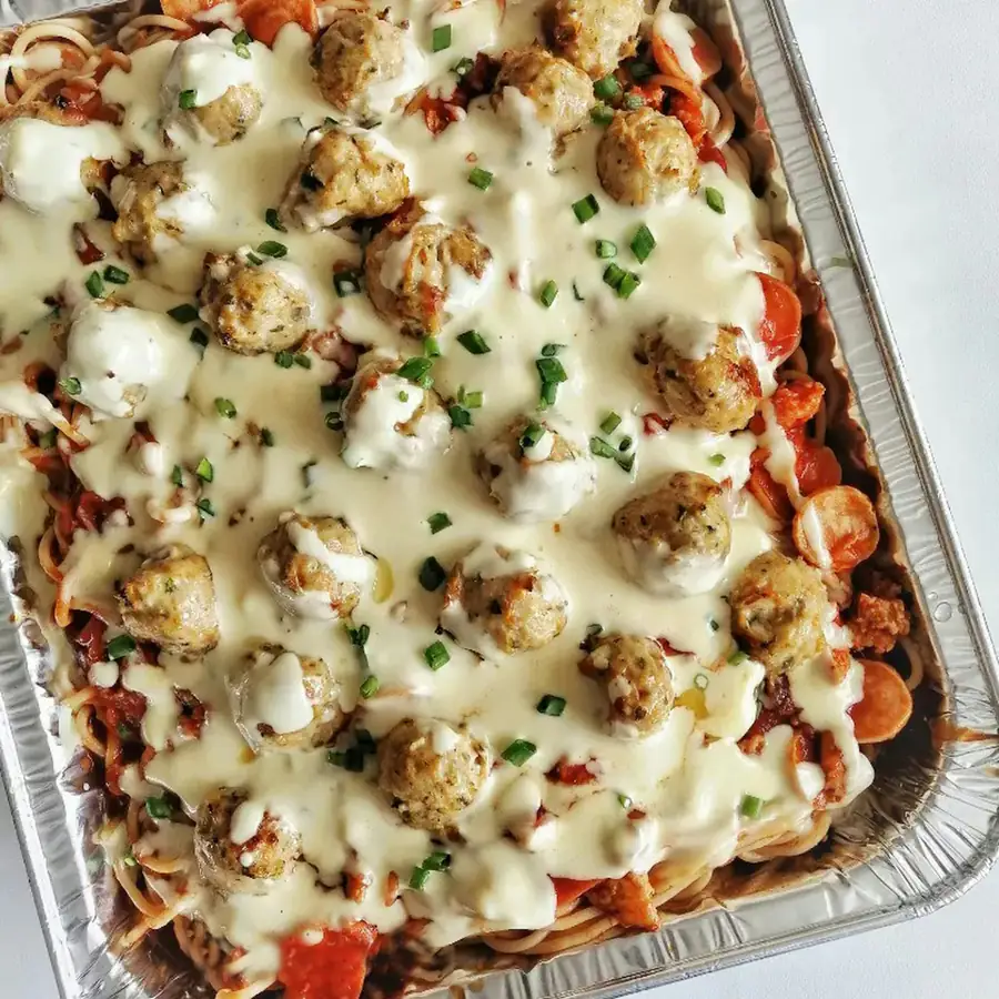 Cheesy pasta bake in a tray