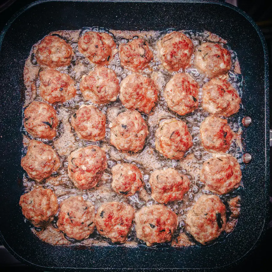 Tray of raw meatballs ready to bake