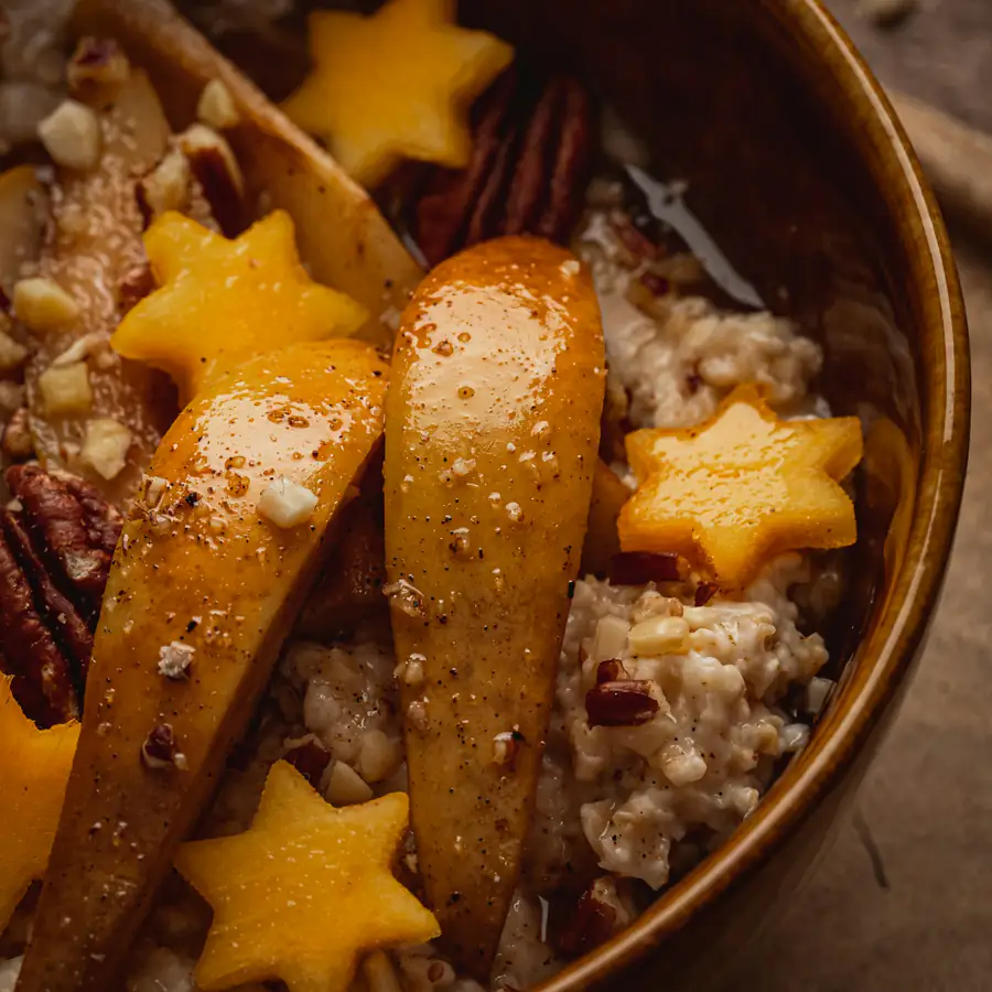 Bowl of oats topped with caramelised pear slices