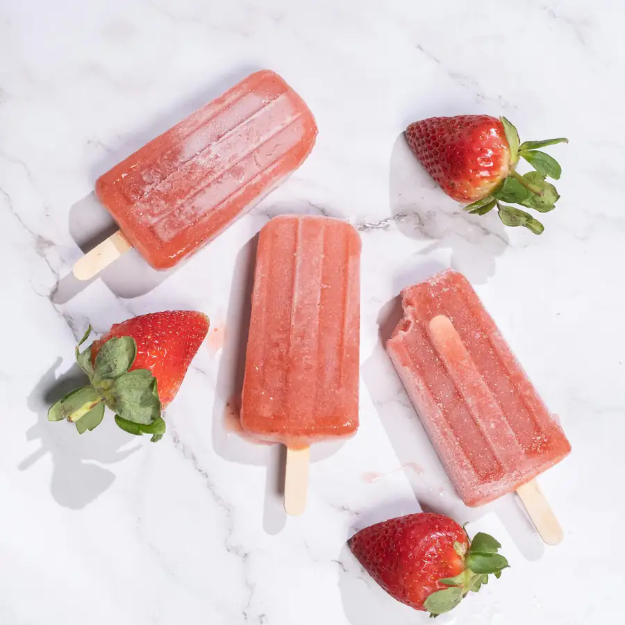 Strawberry smoothie ice lollies