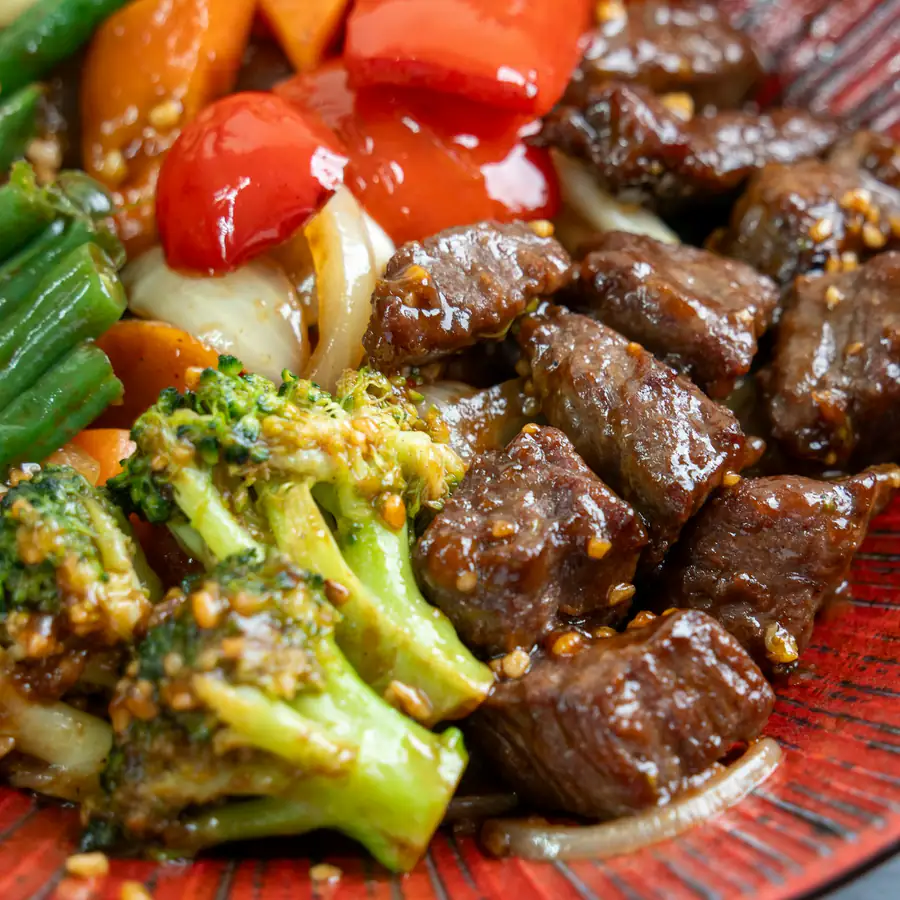Plate of beef and broccoli stir fry