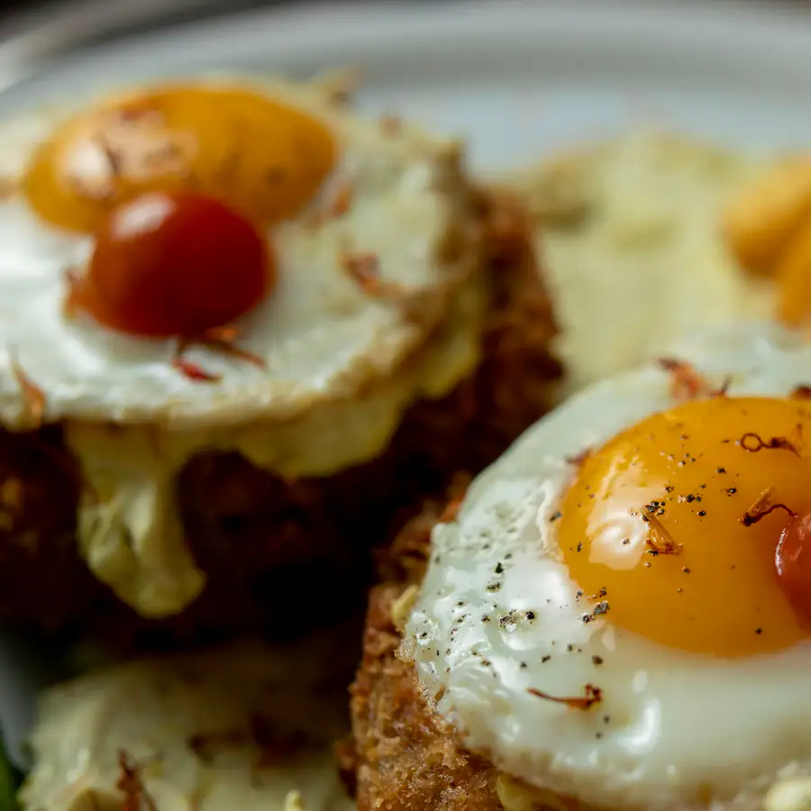 Fried egg with crispy potato